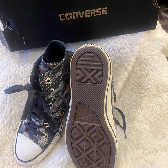 Converse tennis shoes - Picture 3 of 3